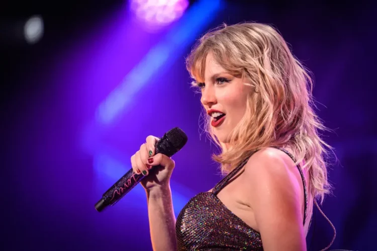 Taylor Swift promociona su nueva película "The Eras Tour"
