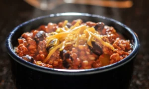 Deliciosa receta de 30 minutos de chili con chorizo | Comida confort | Qué Onda