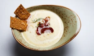 Deliciosa receta de crema de champiñones con tocineta | Qué Onda