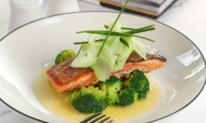 Salmón con miel y mostaza | Receta | Qué Onda