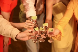 Tequila y amigos la combinación ideal para una fiesta perfecta | Qué Onda |