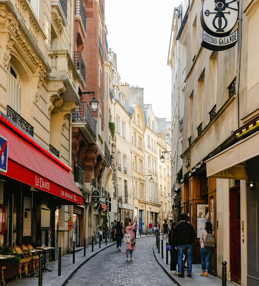 Calle en un barrio de París | Qué Onda