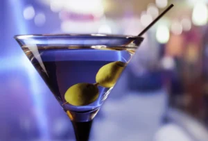 El Martini un clásico de la coctelería internacional |. Qué Onda |