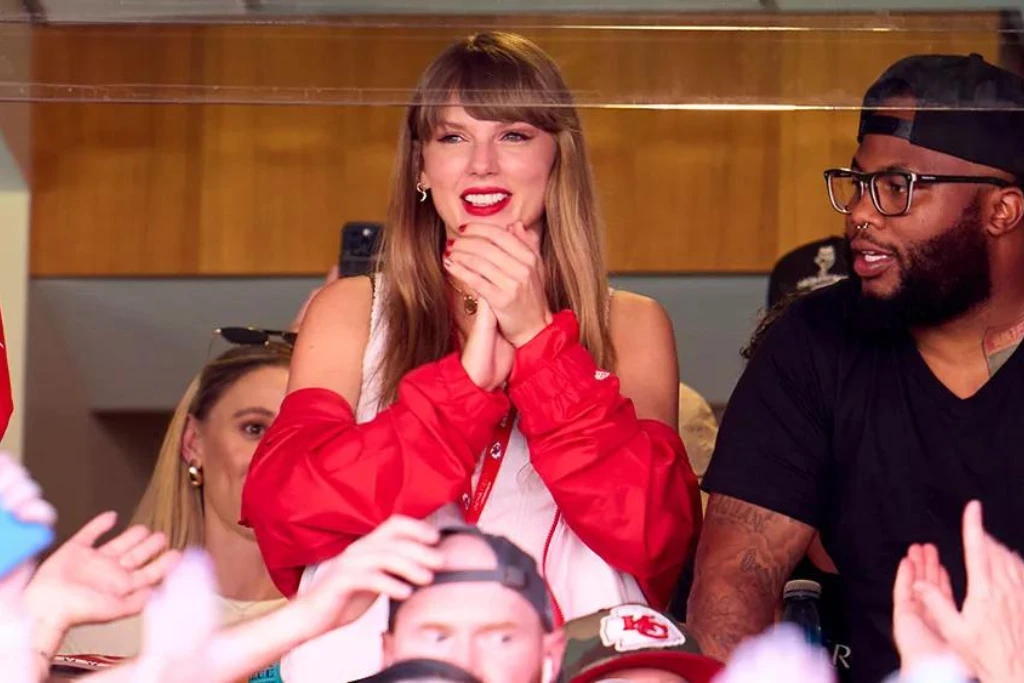 El Efecto Swift. Taylor Swift asiste al juego de los Kansas City Chiefs en Septiembre, 2023 | Qué Onda