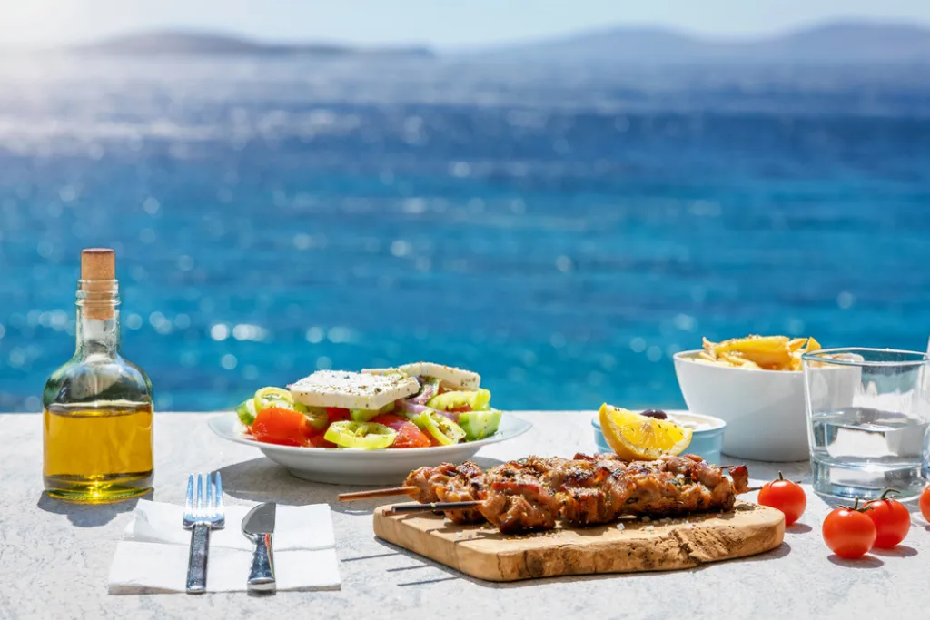 Gastronomía Griega en frente al mar mediterraneo | Qué Onda