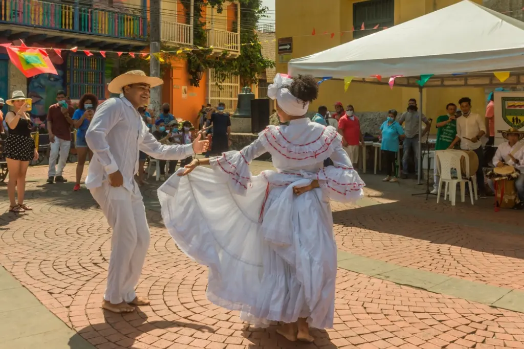 Las celebraciones del Día de la Independencia con bailarines| Cartagena de Indias, Colombia | Qué Onda