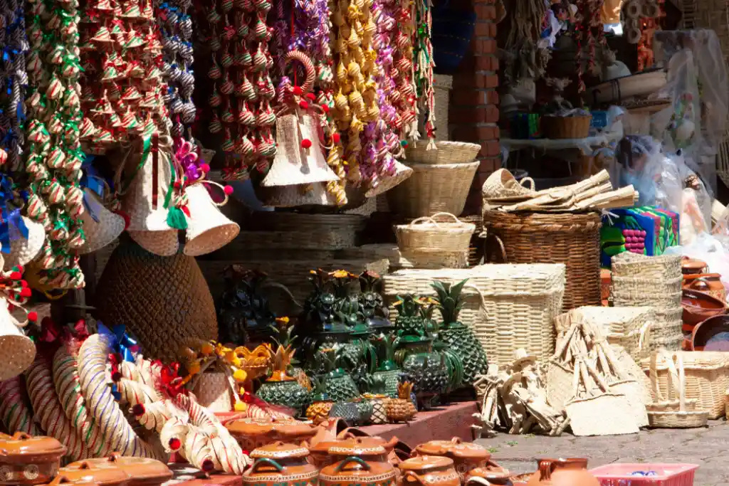 Mercado de artesanías en Tzintzuntzan, Michoacán, México | Qué Onda