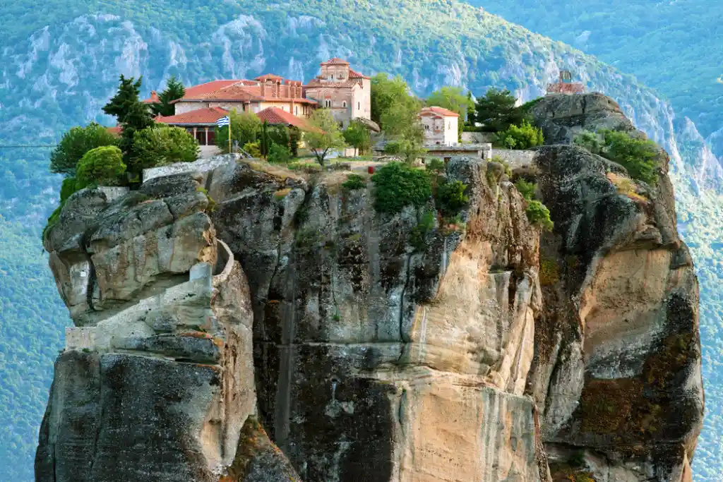 Monasterios en Meteora Grecia | Qué Onda