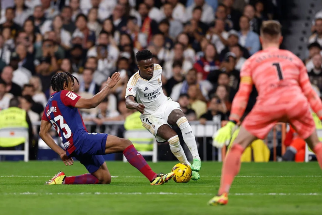 Real Madrid Vinicius Jr. tomando control del balón | Qué Onda