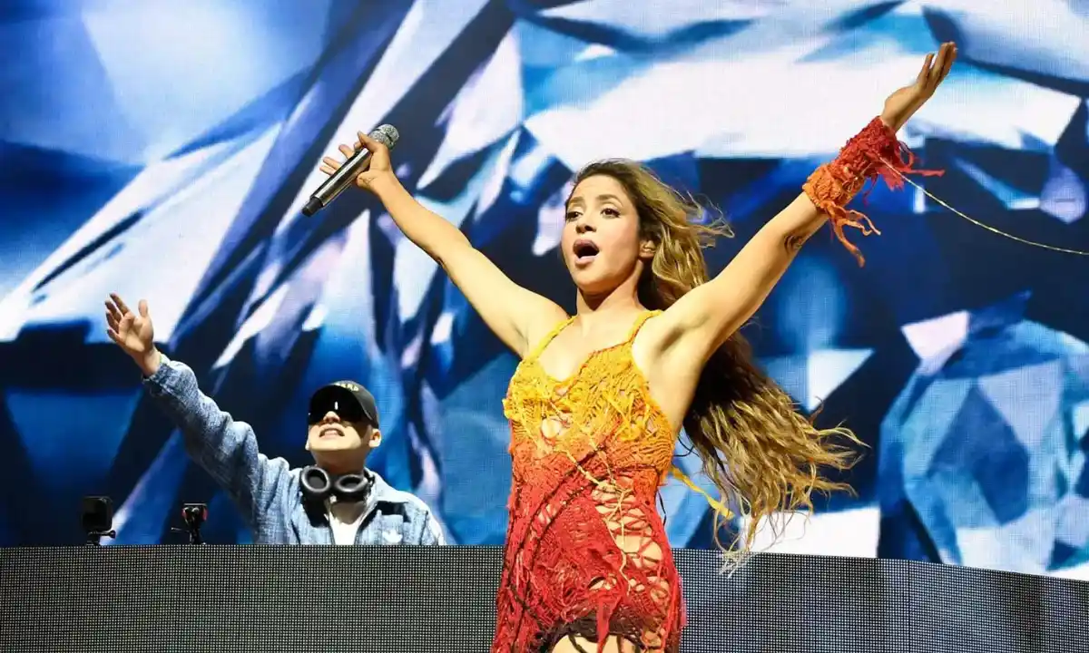 Shakira en Coachella 2024 con Bizarrap anuncia su gira en norteamérica | Qué Onda