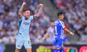 El Cruz Azul Sorprende y Derrota al Monterrey en el Juego de Ida de la Semifinal | Qué Onda