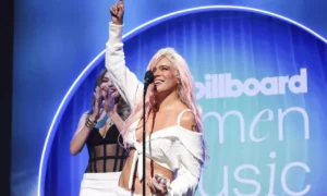 Karol G es galardonada Mujer Latina del Año de Billboard 2024 | Qué Onda