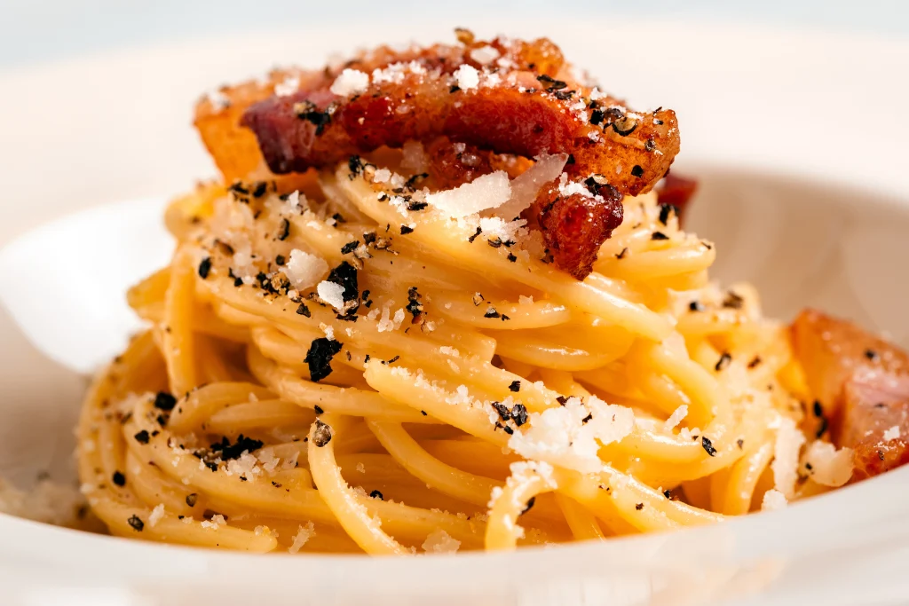 Spaghetti Carbonara en Solo 30 Minutos | Qué Onda