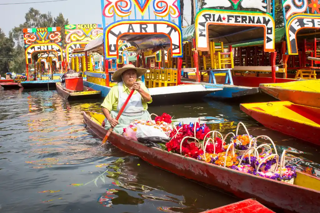 Xochimilco y sus coloridas embarcaciones, las trajineras | Qué Onda