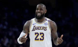 LeBron James establece un nuevo récord de triples-dobles consecutivos | Qué Onda