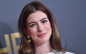 Anne Hathaway impacta en Amazon Prime: La Idea de Ti | Qué Onda |