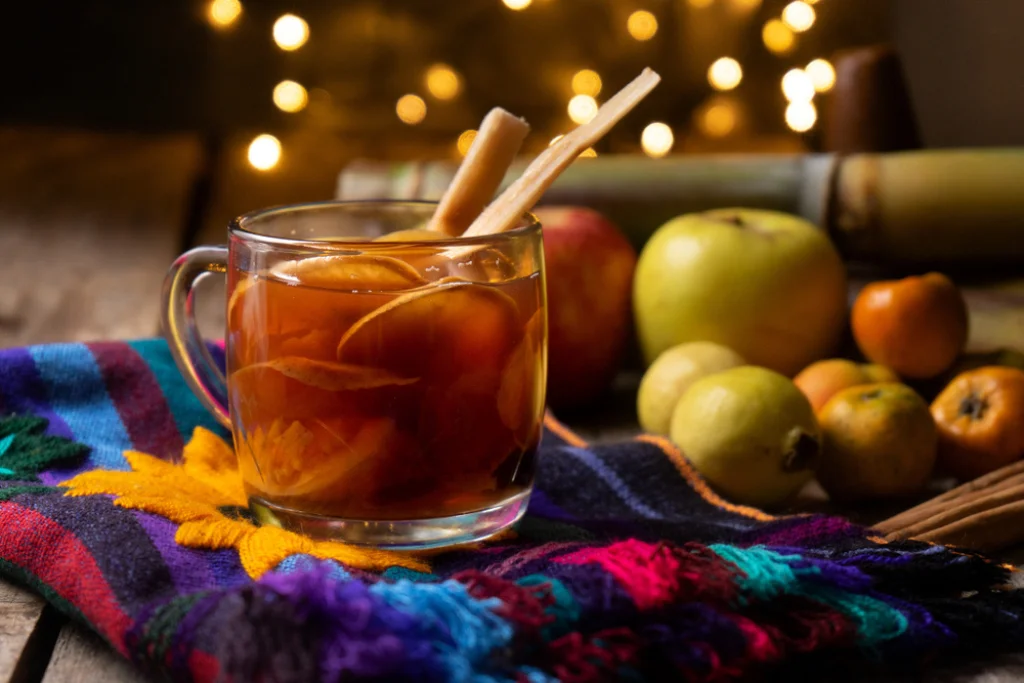 Ponche Navideño de Guayaba con Vermut Dulce | Qué Onda