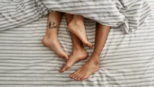 Dormir con tu pareja mejora tu descanso y bienestar
