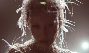 Miley Cyrus Anuncia su Nuevo Álbum Visual 'Something Beautiful' | Qué onda