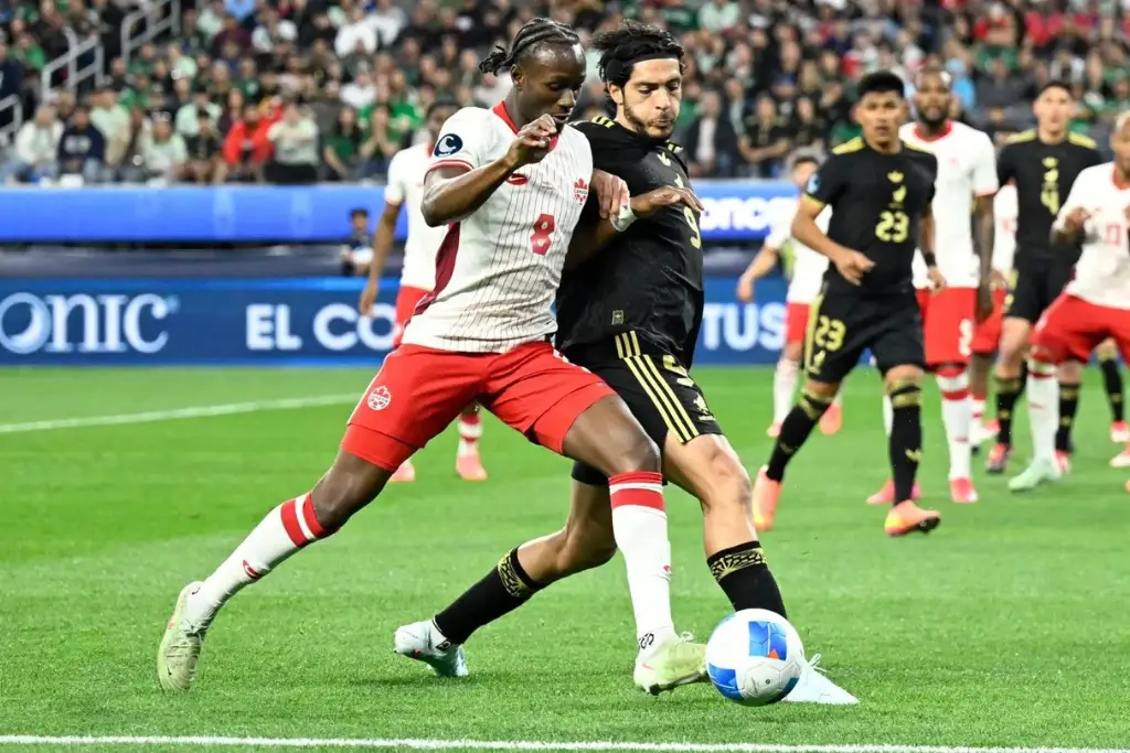 Raúl Jiménez se lució con dos goles para darle el triunfo a México, ante Canadá | Qué Onda