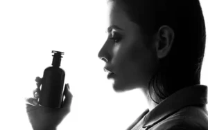 Aplica perfume en puntos de pulso para mayor duración