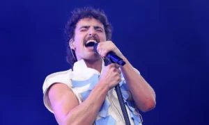 Benson Boone en Coachella 2025 interpretando "Bohemian Rhapsody" | Qué Onda