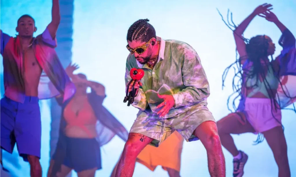 Bad Bunny Lanza su gira Mundial 'Debí Tirar Más Fotos' | Qué Onda