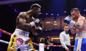 Canelo Álvarez domina a Scull y retiene su reinado Mundial | Qué Onda