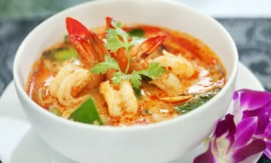 Sopa Thai de Coco con Langostinos | Qué Onda