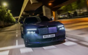 Rolls-Royce Black Badge Spectre es puro poder