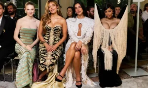 Alta Costura en París 2025. Hunter Schafer, Karol G, Dua Lipa y Cardi B en el desfile de Schiaparelli | Qué Onda