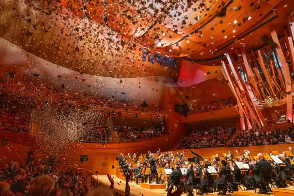 Gustavo Dudamel Emocionó al Hollywood Bowl en su Regreso Triunfal | Qué Onda