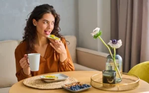 Desayuno saludable: frutas, yogur y frutos secos, ¡listo!