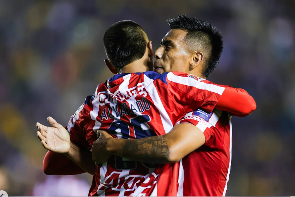 Clásico Nacional: Chivas vence al América con una victoria 2-1 en el Estadio Azteca | Qué Onda