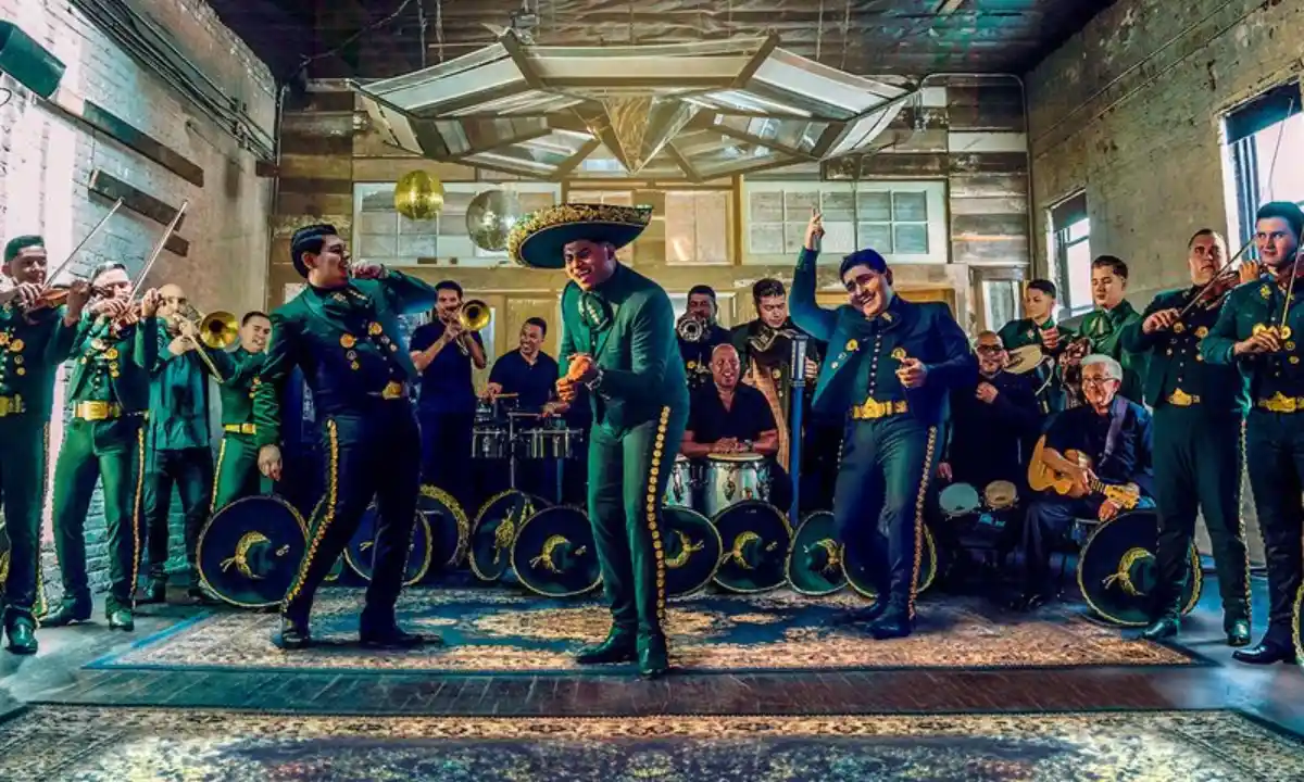 Leonardo Aguilar y Herencia Mariachi | Qué Onda