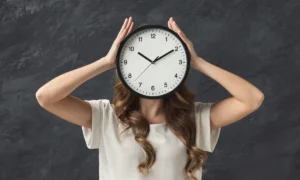 La impuntualidad daña la confianza | Qué Onda