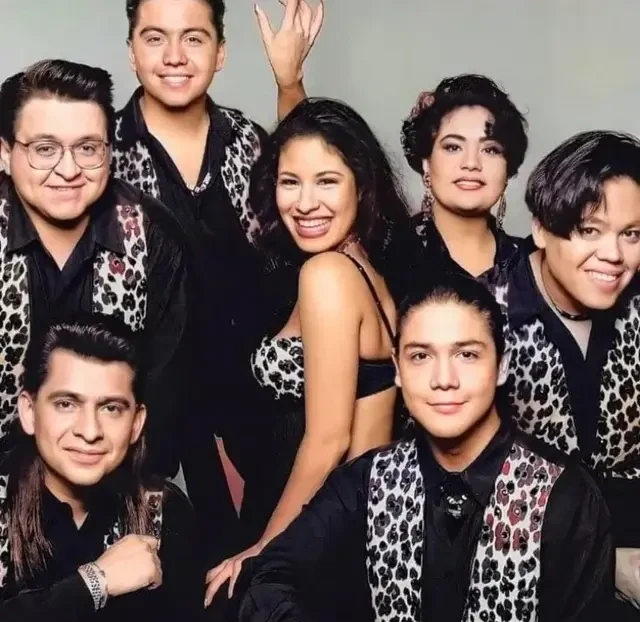 Selena y los Dinos | Qué Onda