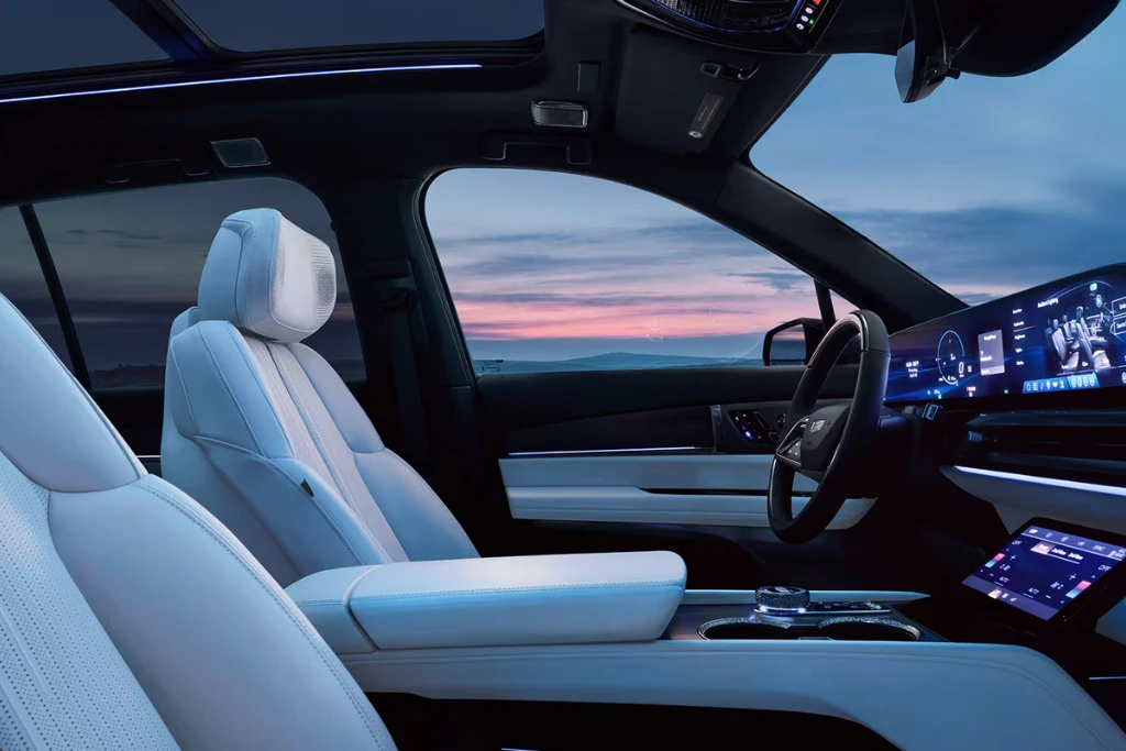 Cadillac SUV VISTIQ Interior de Lujo Refinado con Tecnología Inteligente | Qué Onda