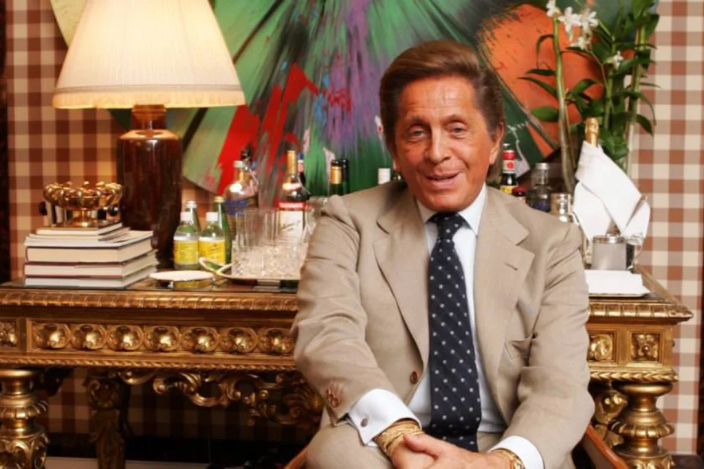 Valentino Garavani no sólo diseñó lujo: lo vivió. Qué Onda