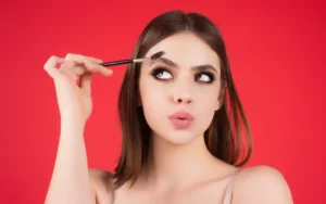 Cejas más pobladas con efecto naturalejas más pobladas con efecto natural