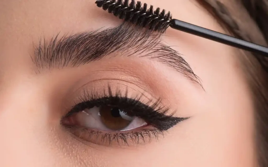 Cejas más pobladas sin sobrecargar