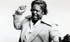 Biografía de Barry White: el Maestro del Soul posa con el carisma y la elegancia que definieron la era dorada de los años 70 | Qué Onda