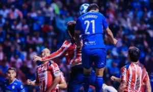 Cruz Azul vs Chivas: Gabriel Fernández anota de cabeza el primer gol tras superar a la defensa tapatía | Qué Onda