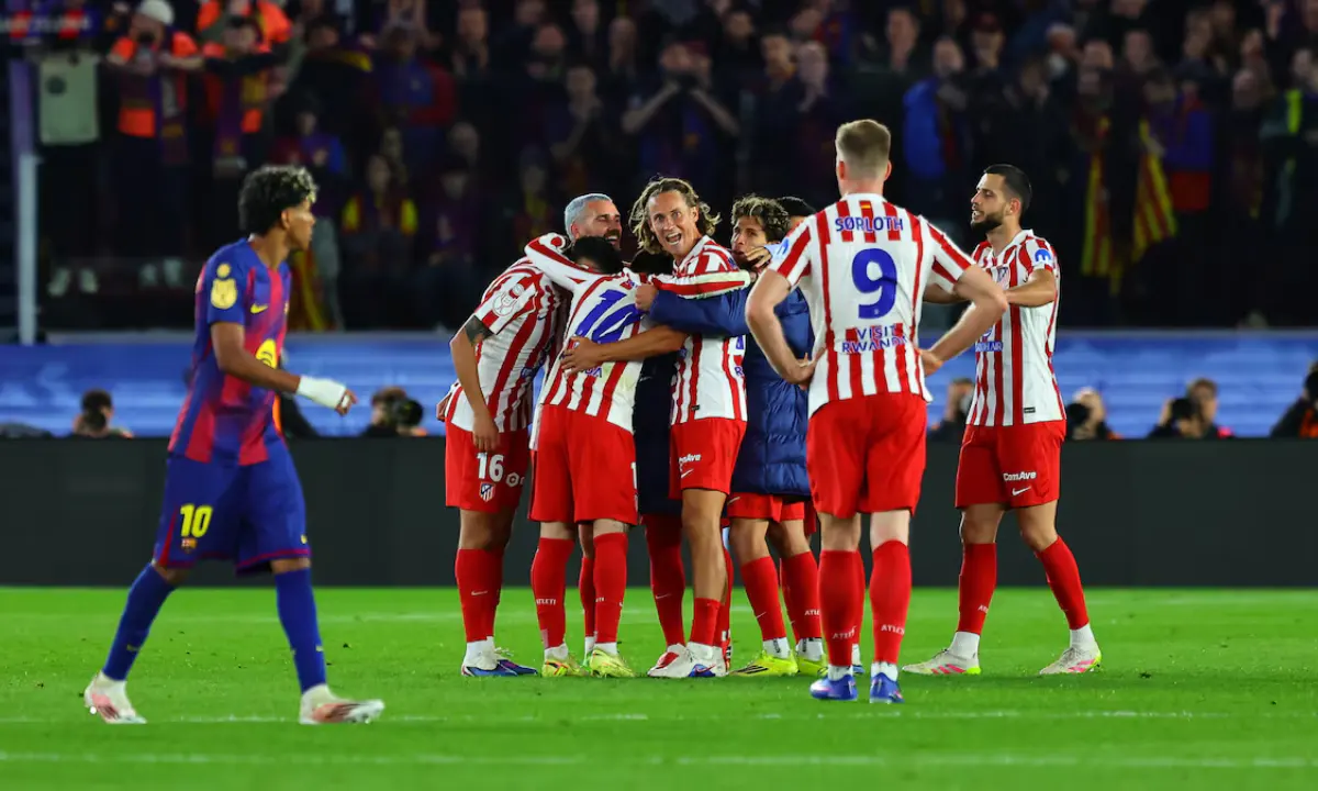 FC Barcelona vs Atlético de Madrid. Jugadores del Atlético celebrando la victoria 3-0 | Qué Onda