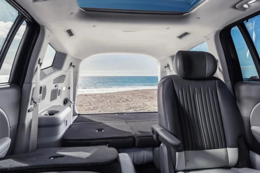 Hyundai IONIQ 9 2026 azul con Interior de Cuero Gris y Techo Panorámico Abierto | Qué Onda