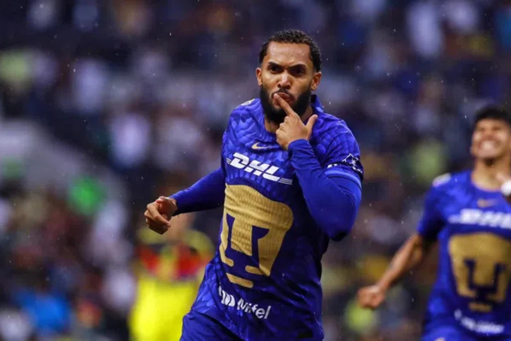 América vs Pumas. El jugador Juninho celebra su gol haciendo el gesto de silencio durante el Clásico Capitalino en la Liguilla MX| Qué Onda