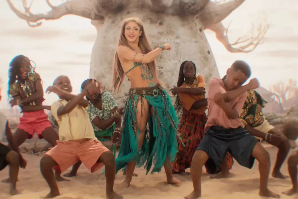 Shakira en el Mundial La cantante baila su tema oficial del Mundial junto a los niños de Ghetto Kids Uganda | Qué Onda